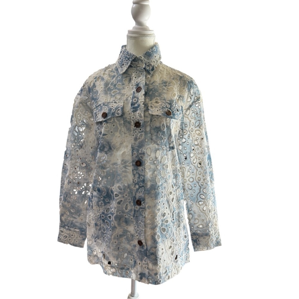 Kathy Ireland Blue Eyelet Embroidered Button-Up Shirt – XS